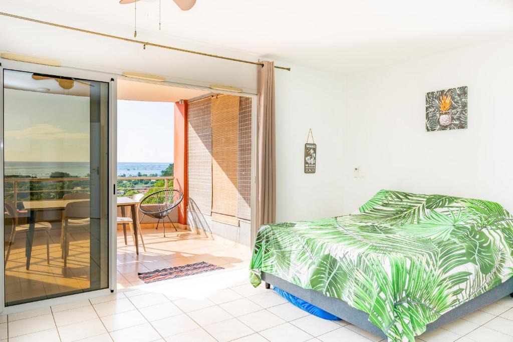 Punaauia Apartment | Studio Tiare Jambolana in Punaauia w Pool