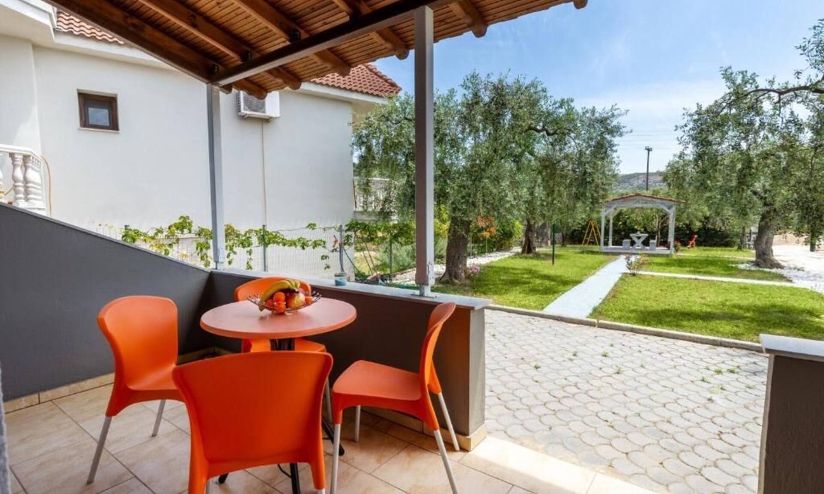 Potos Apartment | Studios River - Potos Poolside Nest w/Garden View