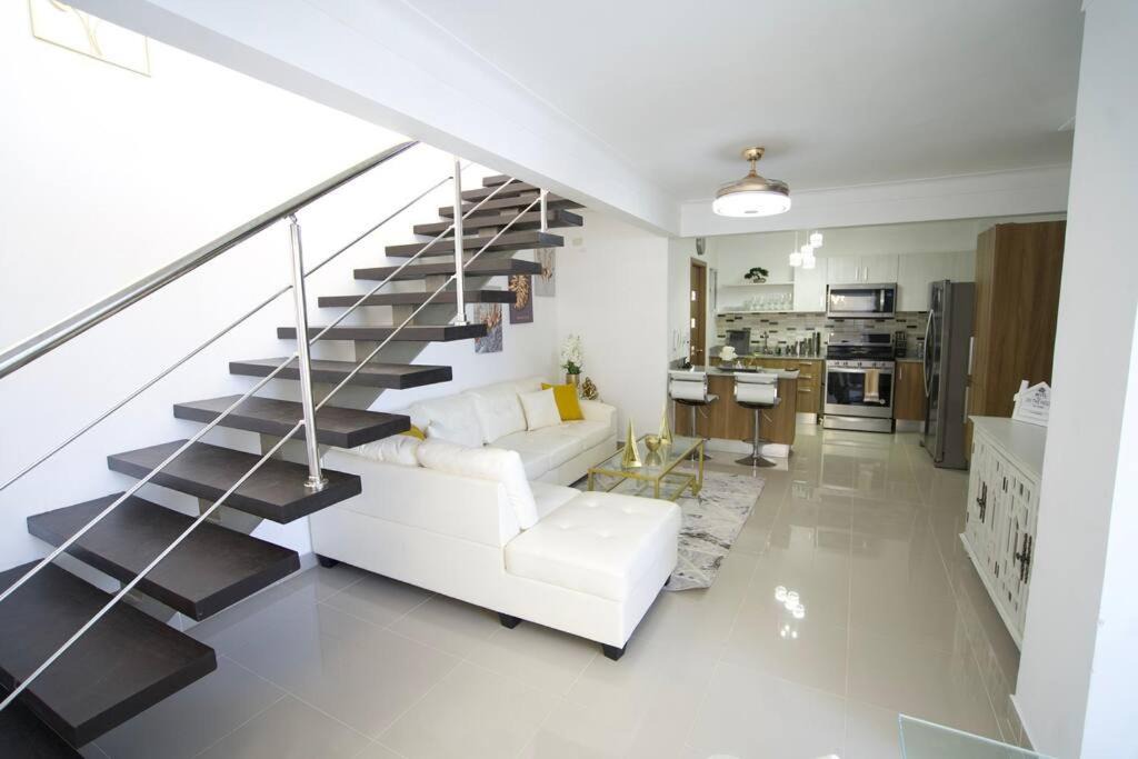 Santiago de los Caballeros Apartment | Stunning 3 bedroom 2.5 bath penthouse with balcony
