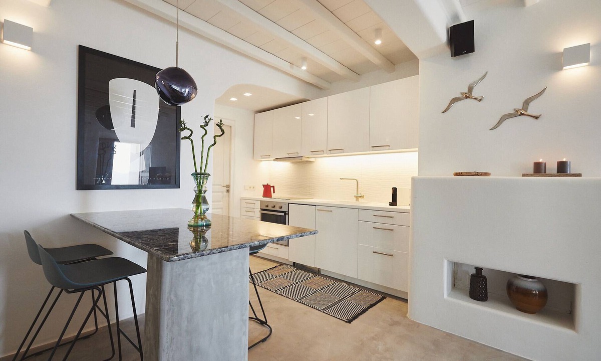 Mykonos Villa | Stylish villa with bbq, shared pool and views over Panormos and Agios Sostis