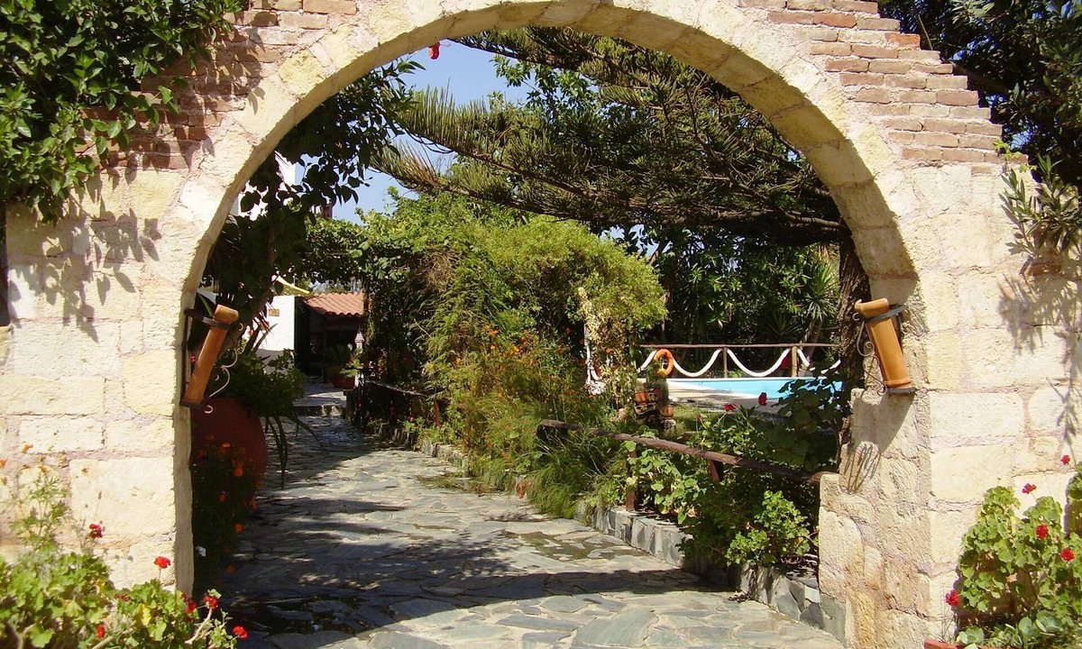 Maleme Hotel | Summer Lodge
