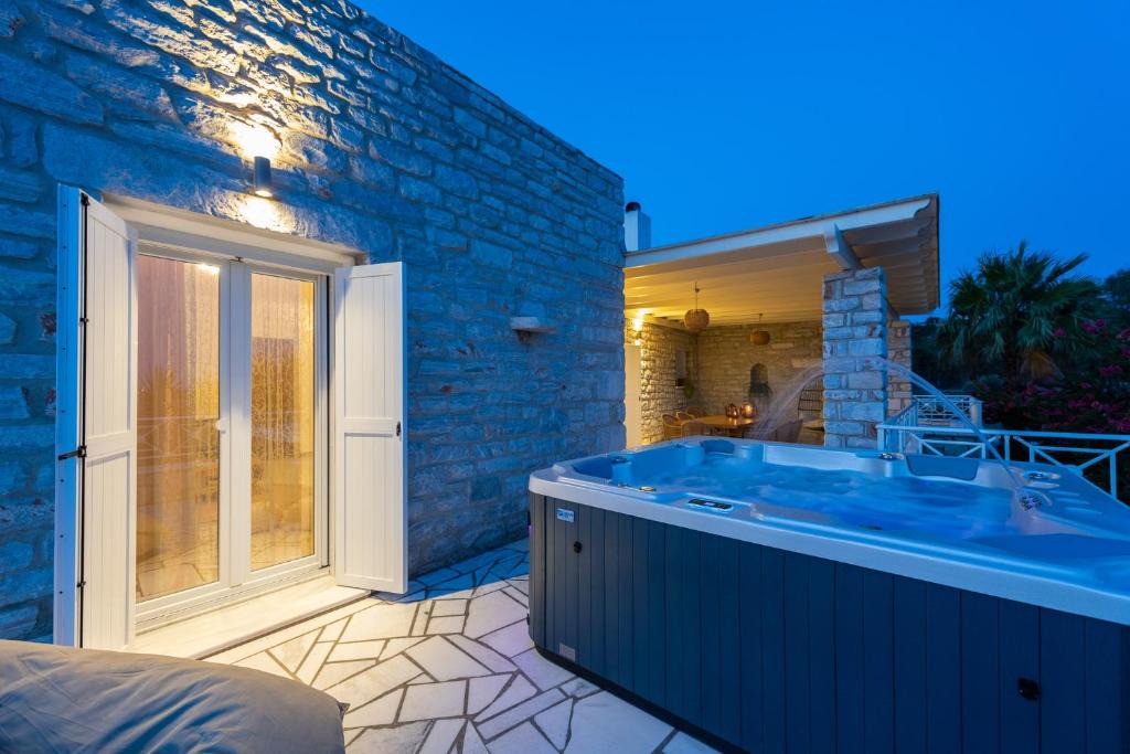 Aliki House | Sun and Salt 3bedroom House