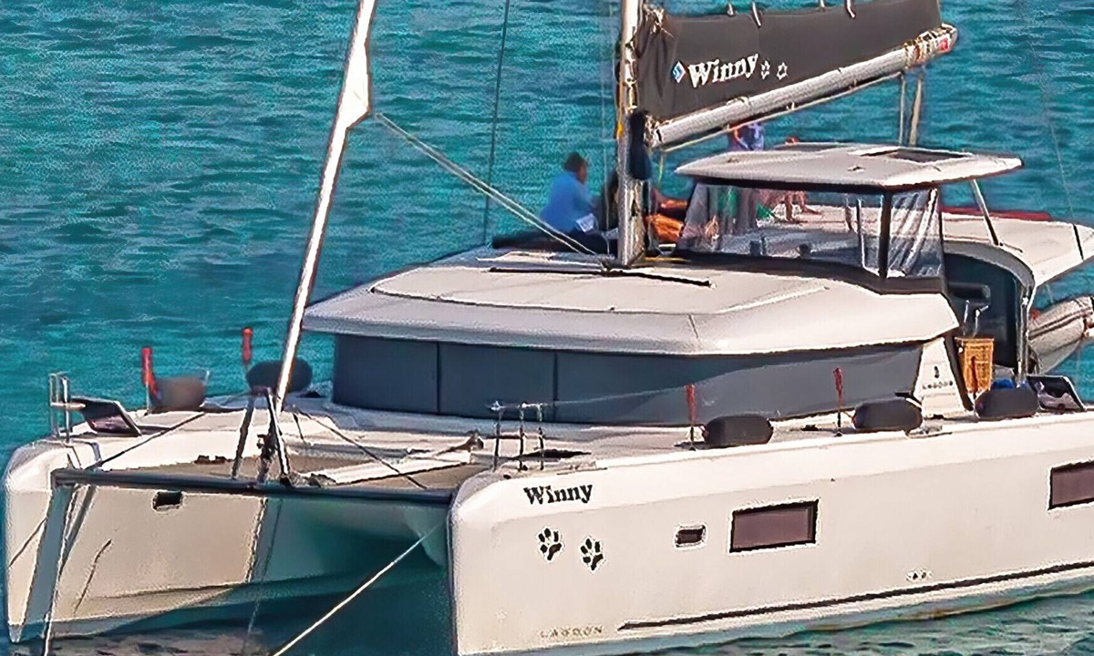 Finikas Boat Rental | Sun-Kissed Sailing Adventure in the Stunning Cyclades Islands
