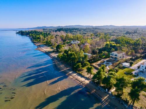 Lefkimmi Villa | SunBreeze-Beachfront Luxury Villa 5 Bed 4 bath-Sleeps 10