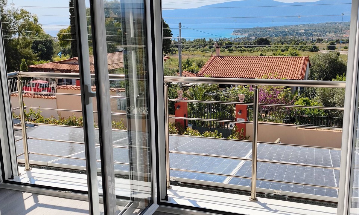 Isthmia Apartment | ☀️ SUNNY HOME: Panoramic Loft with Gulf & Mountain Views with private parking