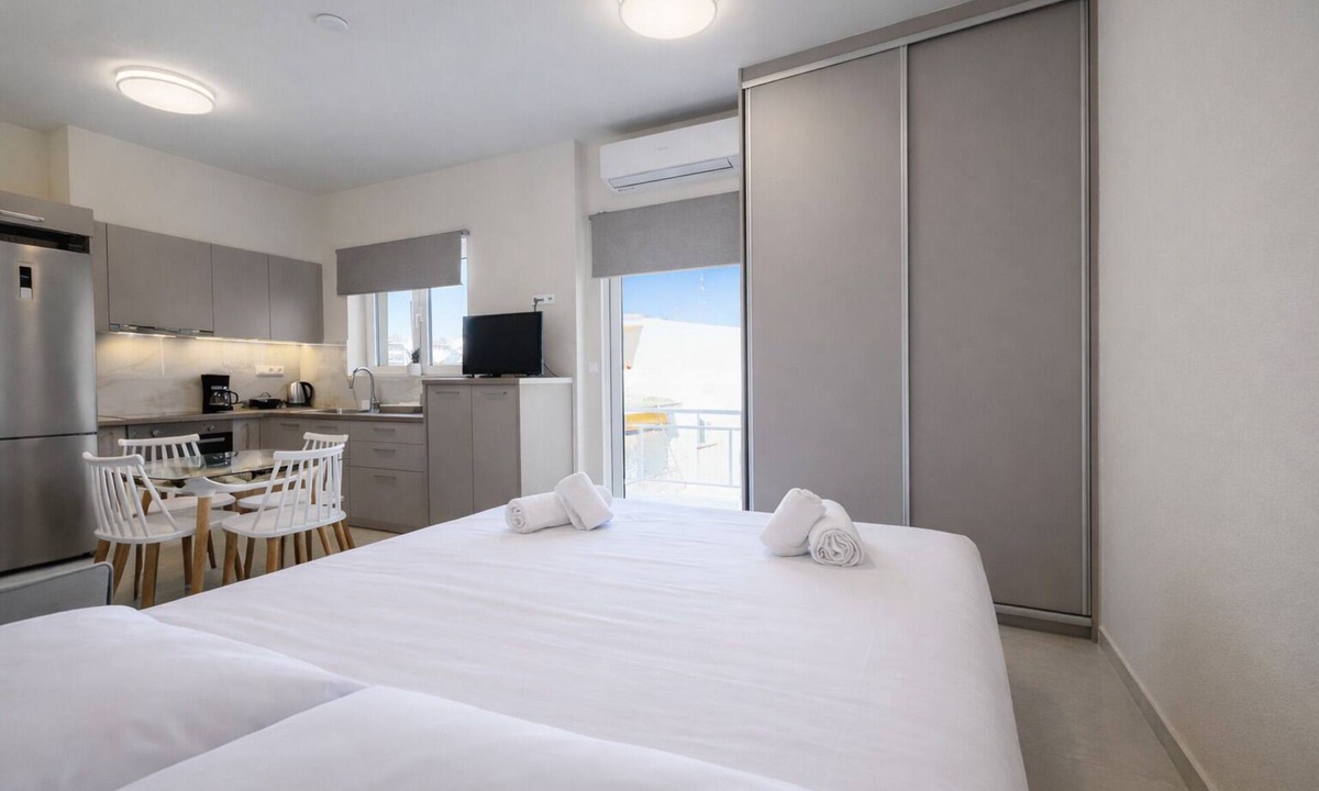 Irakleio Apartment | Sunny Minimal Studio Near Metro by ΜΡS