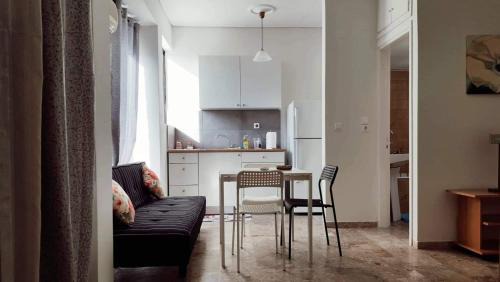 Kalamata Apartment | Sunny Room