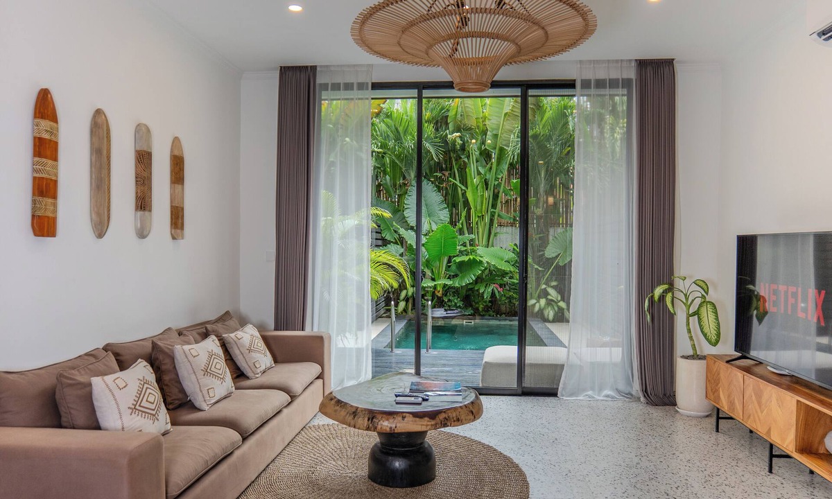 Batu Bolong Villa | Sunny Village Batu Bolong