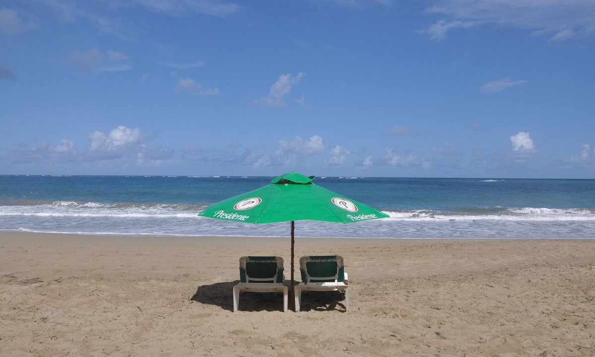 Cabarete Hostel | SURFER'S PARADISE - inexpensive dormitory beds steps from Encuentro beach