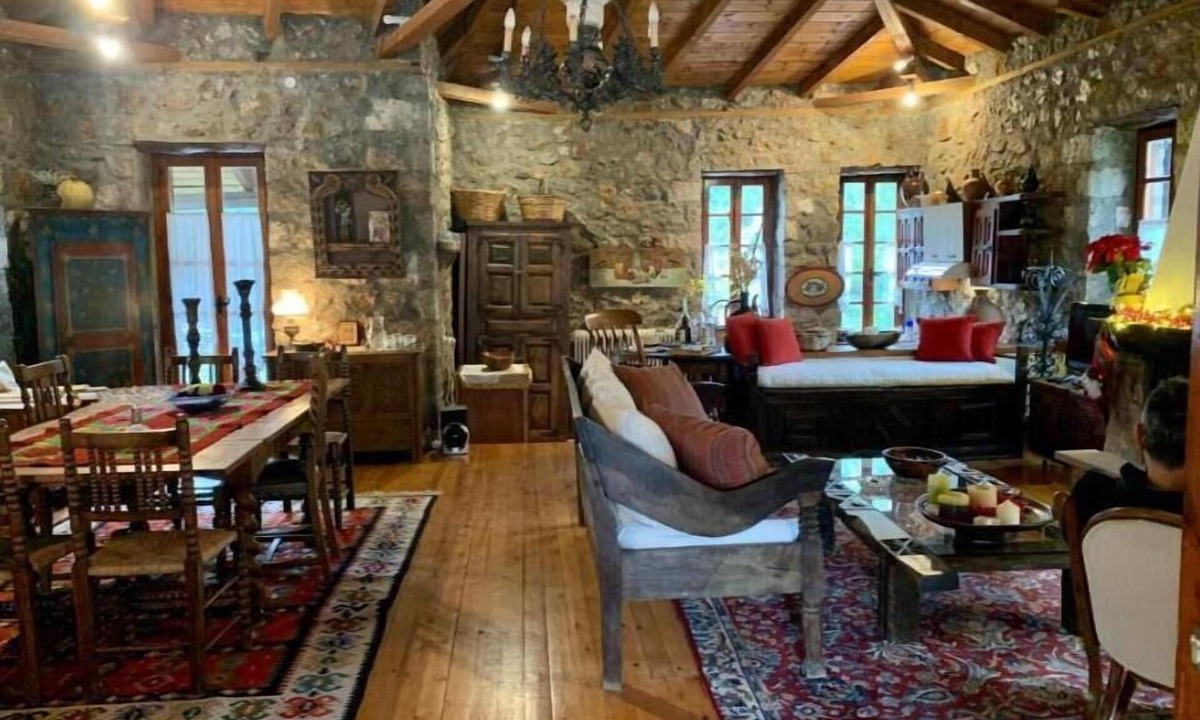 Kefalochori House | t MARIOLATA STONE