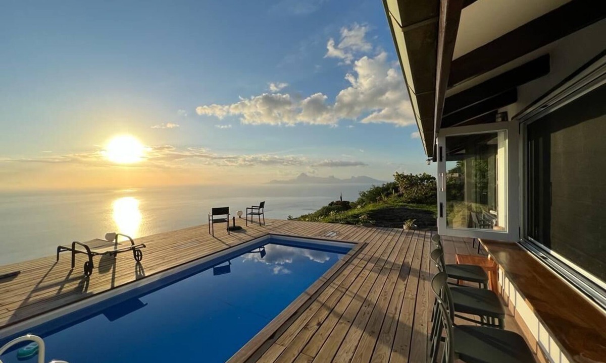 Punaauia House | Tahiti, quiet air-conditioned tropical villa, marvelous lagoon and mountain view