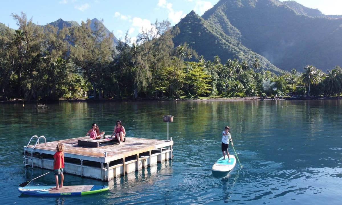 Teahupo'o House | Teahupoo: beachfront, the lagoon and the wave, at the foot of the mountains !