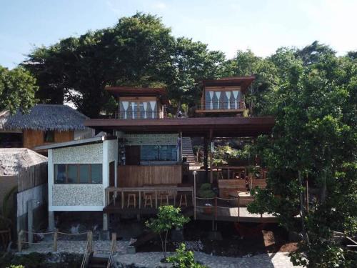 Bira House | Tevana House Reef