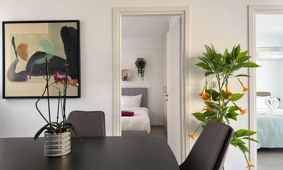 Petralona Apartment | TH0 - Tesla Smart Building - Cloud9 in the city