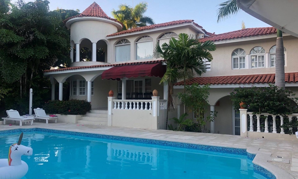 Los Brazos Villa | The Crown Villa