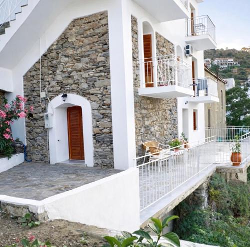Evdilos House | The Icarian resort " Dourediko" by BRP-PROPERTIES