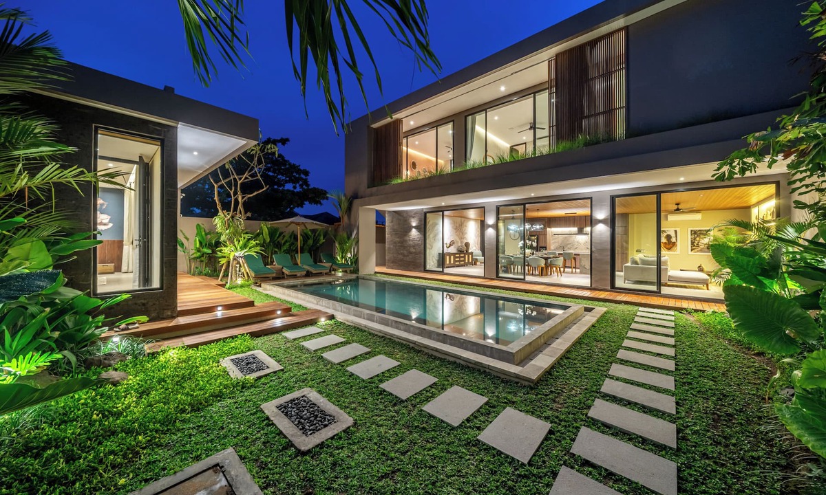 Central Seminyak Villa | The Plaza 4BR w/Pool in Bali’s Eat Street