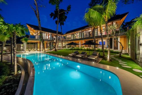 Batubelig Villa | The Riverfront 5BR Luxury Villa Near the Beach