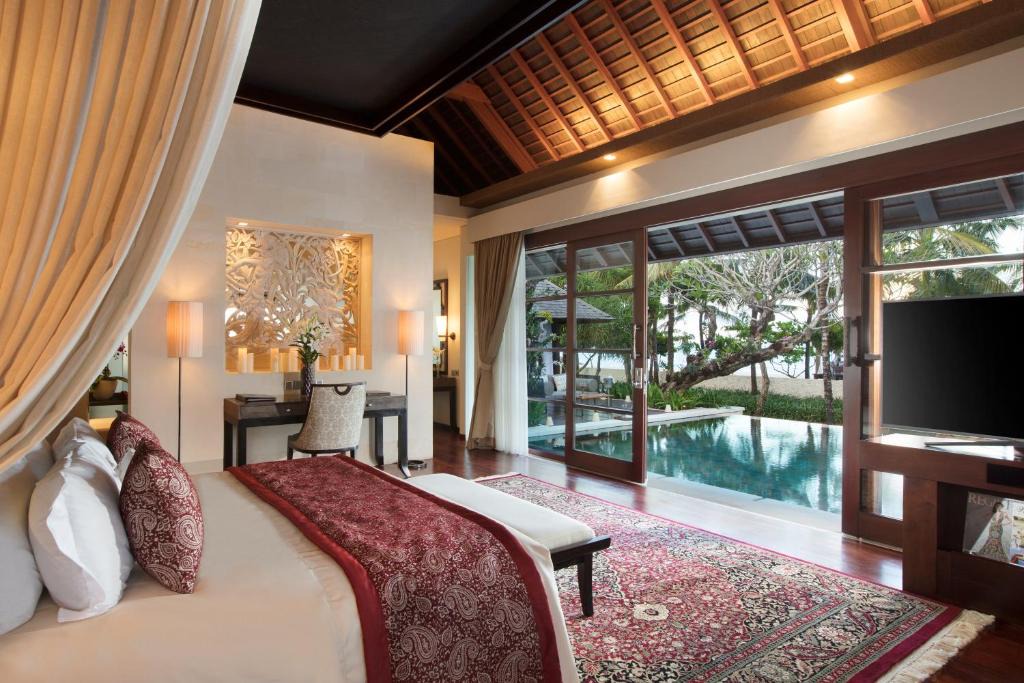 Nusa Dua Villa | The Royal Santrian