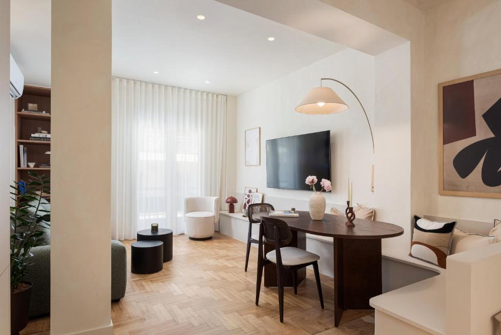 Thissio Apartment | Thiseio Acropolis Residence by Fineline Studio