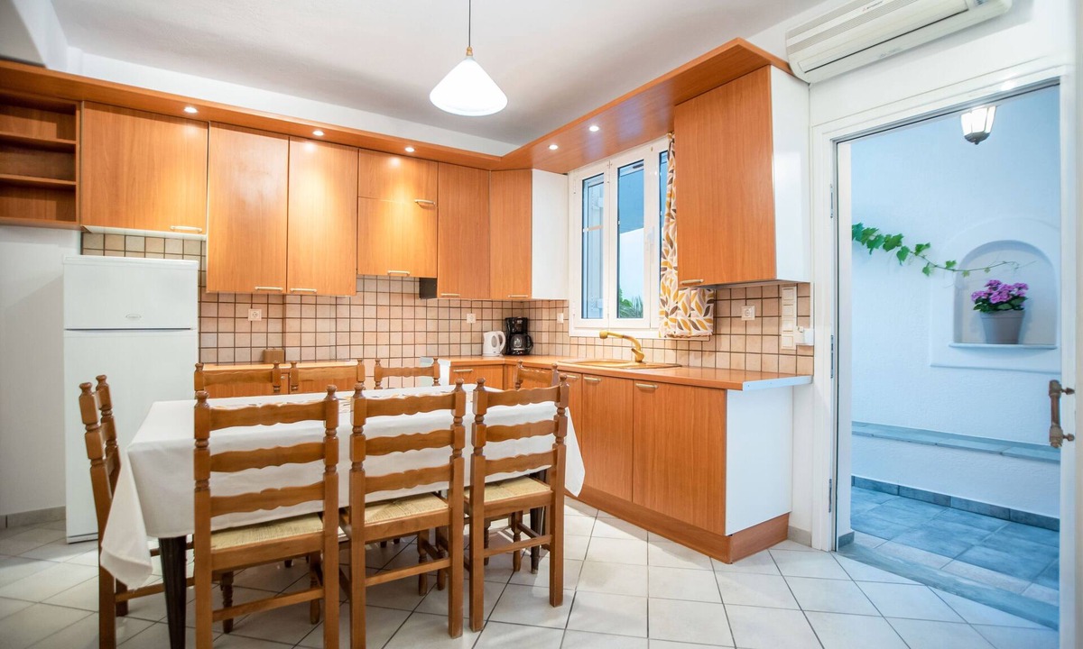 Parikia Apartment | Three Bedroom Apartment (7-9 Adults), First Floor, near Center.