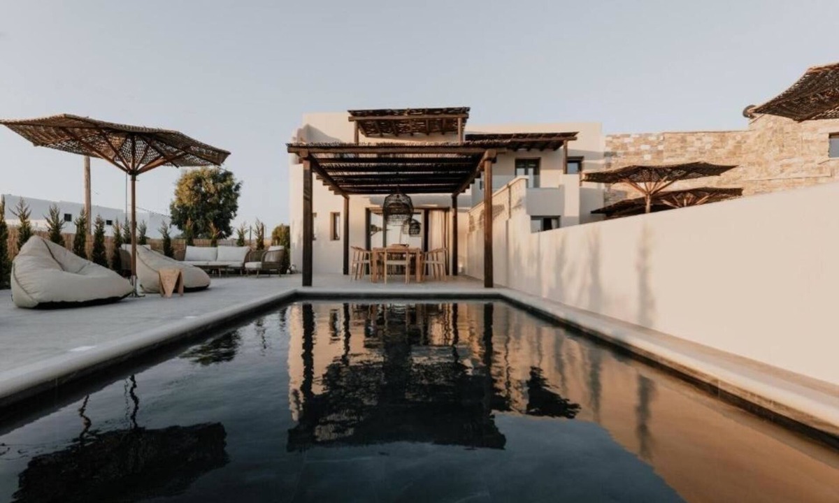 Plaka Villa | Three-Bedroom Junior Villa with Private Pool V1