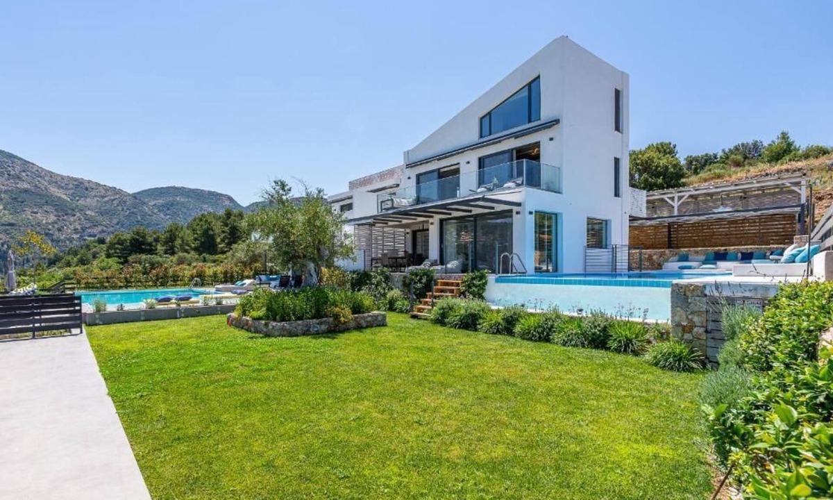 Kalamitsi Villa | Three-Bedroom Villa