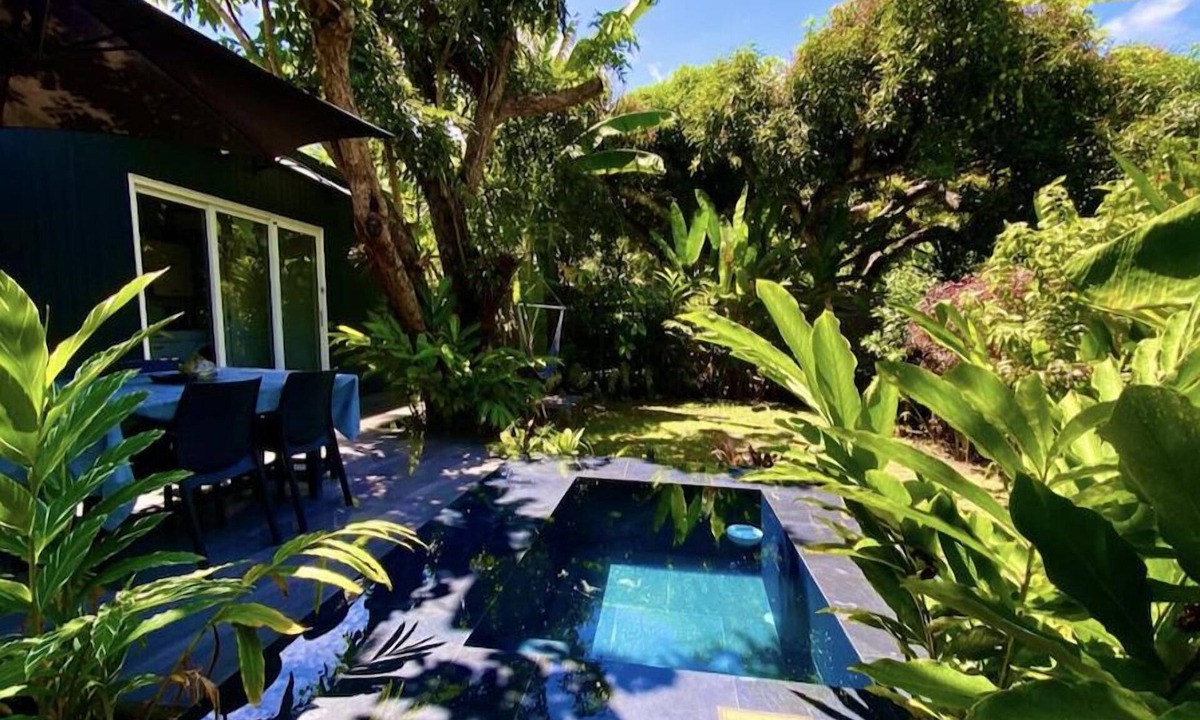 Punaauia House | Tiny house by the beach with its private pool