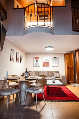 Meteora Apartment | Tollmere Hospitality Λύχνος suite