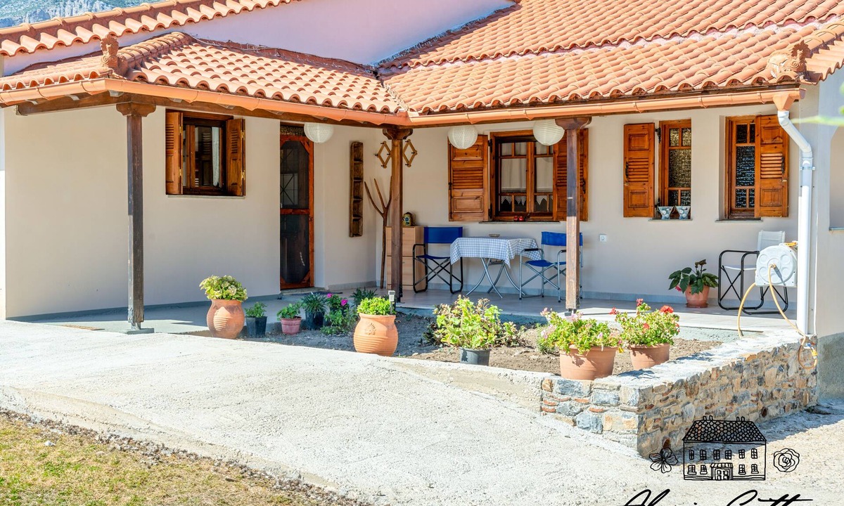 Sipiada Cottage | traditional house close to nature