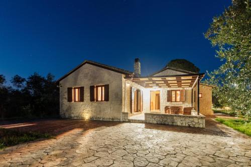 Agios Ioannis House | Traditional Stone House with Terrace & Ping Pong