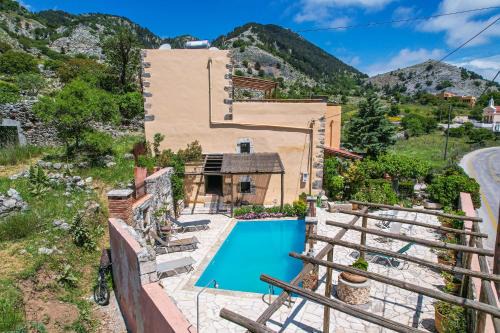 Impros Apartment | Traditional Villa with pool in Sfakia