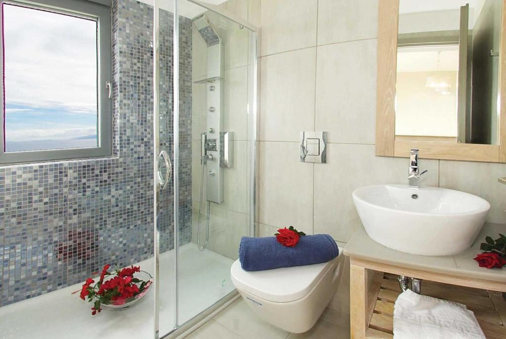 Karavados Villa | Trapezaki Bay View