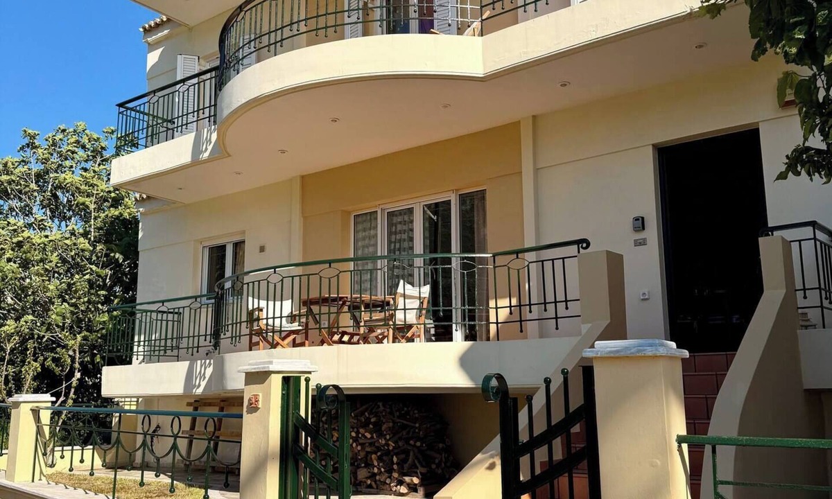 Dorida Apartment | Trizonia View Beach House – Glyfada Village by MPS
