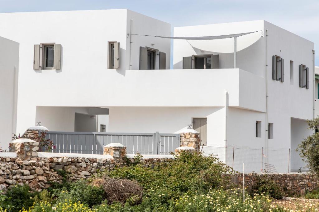 Naousa Hotel | TWELVE PLUS+