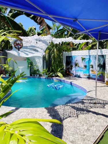 Daanbantayan Hotel | Two crazy monkeys