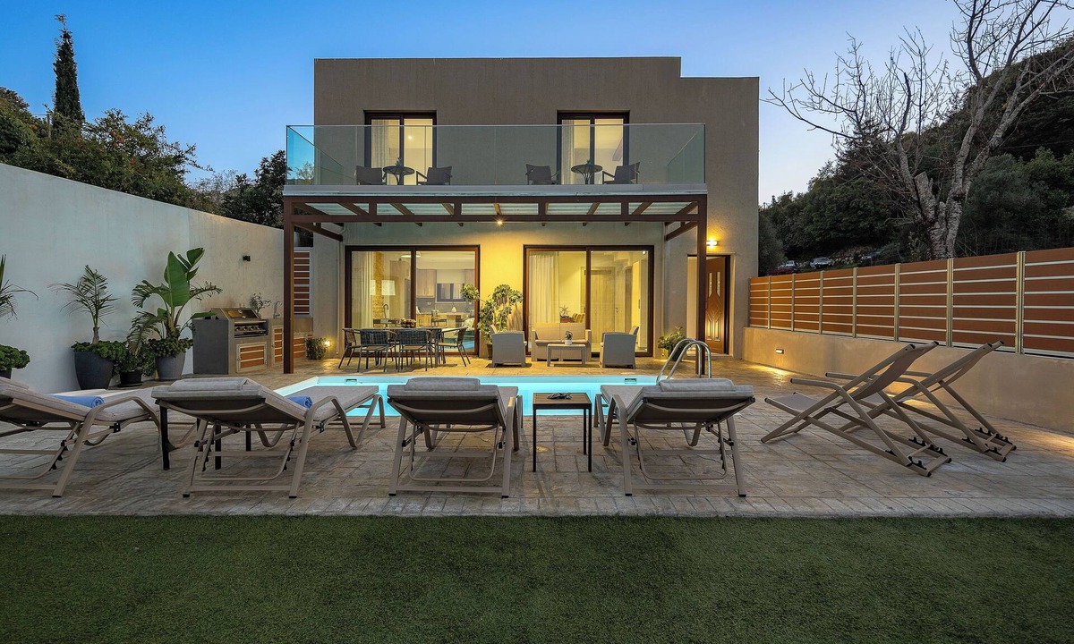 Monopari Villa | Unwind in Style Fotinou Villa & Heated Pool Awaits