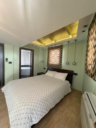 Patras Apartment | Uplift Hideaway Jacuzzi