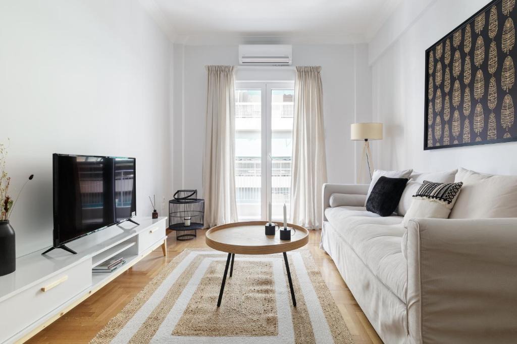 Koukaki Apartment | Urban 2BD Apartment in Koukaki by UPSTREET