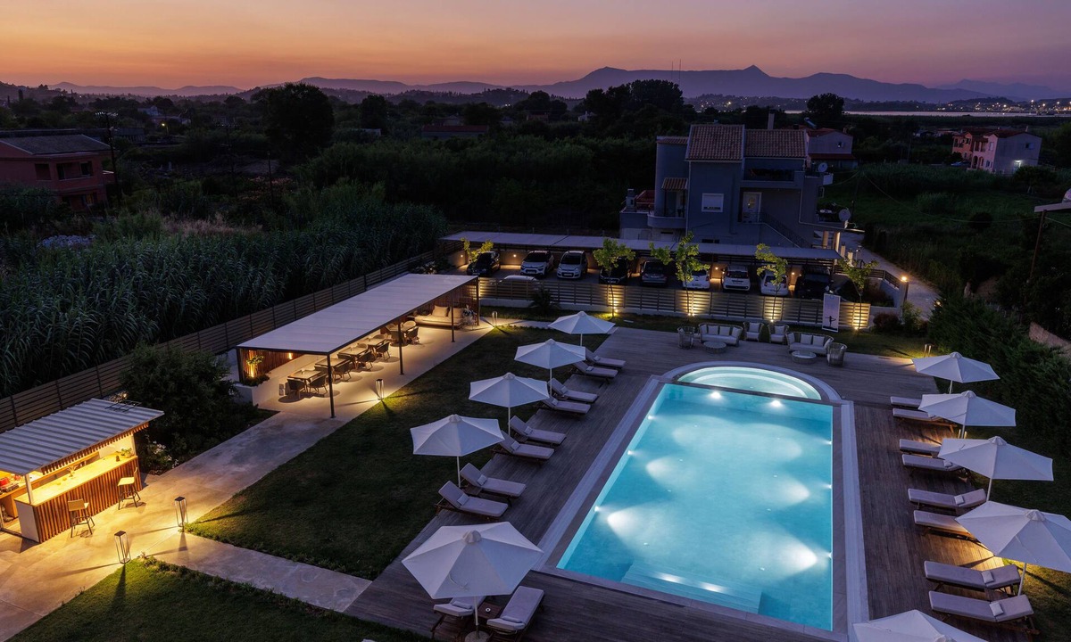 Perama House | V Luxury Suites