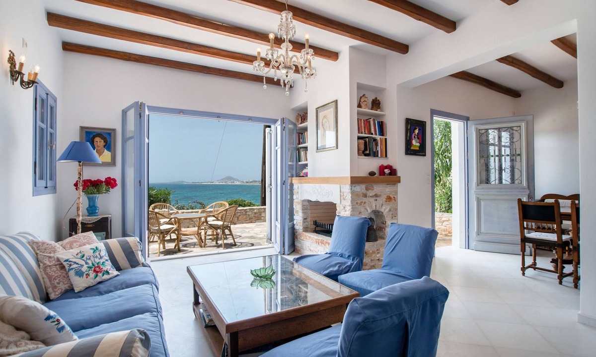 Maragas House | Vacation Home "On a Magnificent Sandy Beach" with Sea View, Terrace & Wi-Fi