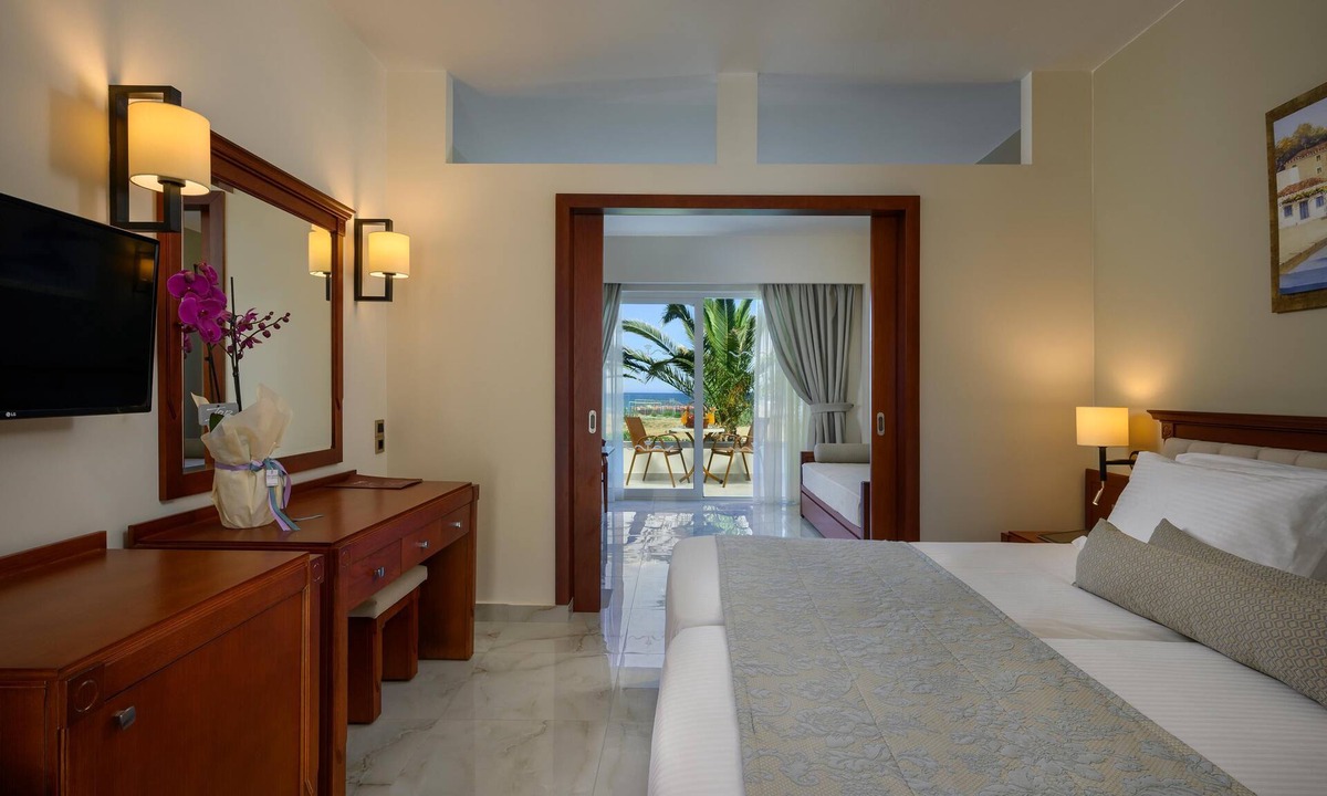Paralia Kourna Hotel | Vantaris Palace