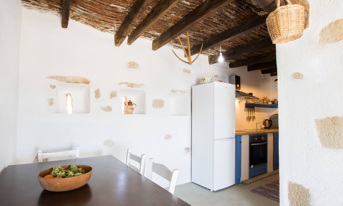 Menetai Cottage | Vatha Traditional Cottage with a View