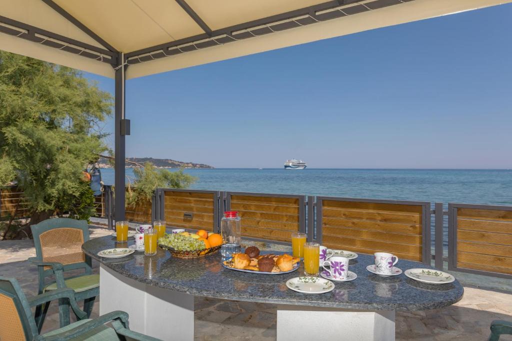 Argassi Apartment | Venetico Beachfront Apartments & Suites - 2 Bedroom Apartment