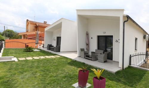 Nestos House | VenisHome 2