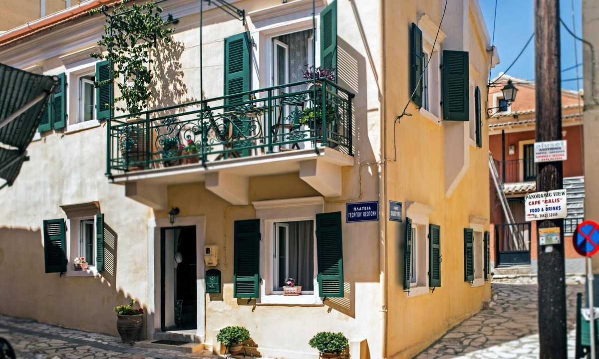 Chlomos Apartment | Victor’s Traditional House – Chlomos, Corfu