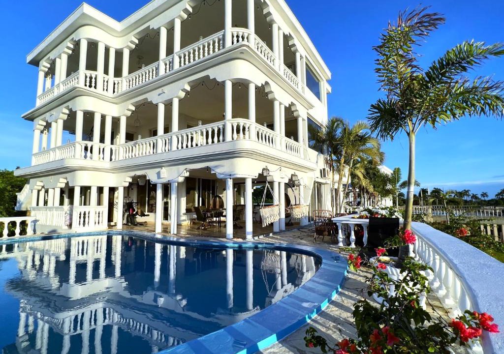 Cabrera Villa | Villa #1 3 Bedroom, 3 Bathroom at Casablanca