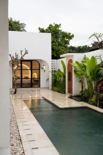 Kelating Villa | Villa Amerta Stynn - Stylish 2BR Tropical Retreat Villa near Kelating Beach