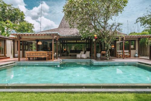Batubelig Villa | Villa Amore - Elegant 4-br Villa close to the beach