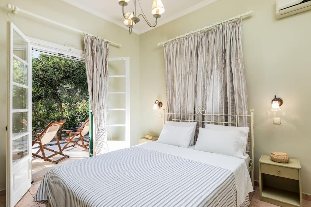 Lakones Apartment | Villa Anthoussa 4beds Family Apartment